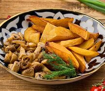 Картофель, жаренный с грибами и луком