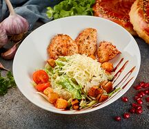 Салат Цезарь с курицей