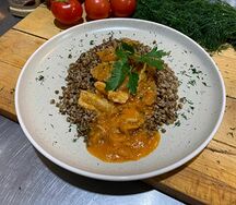 Гуляш с гречкой