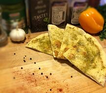 Фокачча с соусом песто