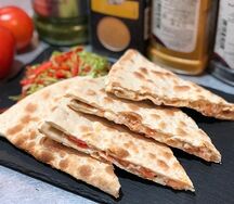 Кесадилья с курицей и овощами