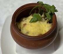 Жаркое из свинины в горшочке