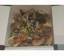 Wok с грибами и брокколи