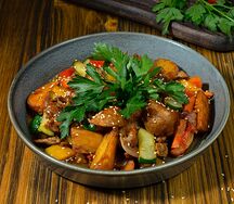 Картошка со свининой и овощами