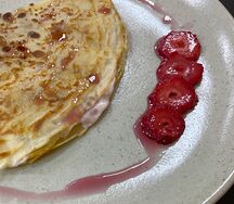 Блин с клубникой