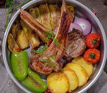 Жаркое из телячьей корейки с овощами по-азербайджански