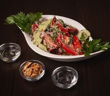 Овощной салат по-грузински с орехами