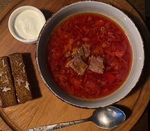 Борщ с чесночными гренками