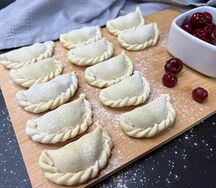 Вареники ручной лепки с вишней