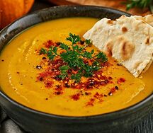 Тыквенный суп с копченным сулугуни и с хрустяшим лавашом