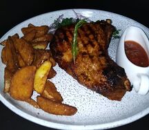 Корейка свиная с картошкой по-деревенски