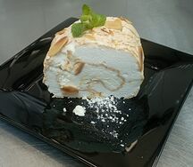 Меренговый рулет с манго-маракуйя
