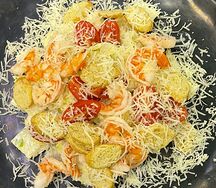 Салат Цезарь с креветками