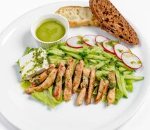 Салат с куриной грудкой