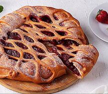 Пирог с клубникой