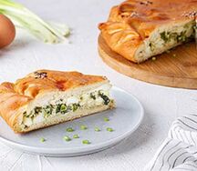 Пирог с зеленым луком и яйцом