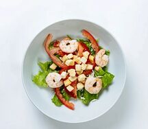 Салат Цезарь с креветками