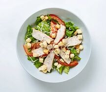 Салат Цезарь с курицей