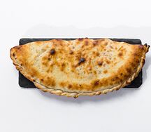 Кальцоне с ветчиной и сыром