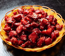Свинина, жаренная кубиком, с кунжутом
