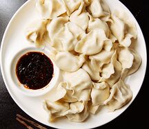 Пельмени с яйцом и черемшой
