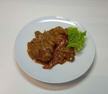 Печень куриная с овощами в томатном соусе