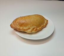 Пирожок с брусникой
