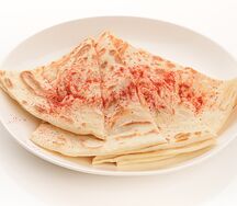 С курицей, томатами, корнишонами, сливочно-томатным соусом