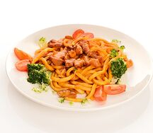 Лапша Вок с курицей и соусом карри