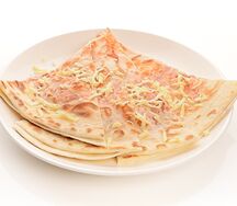 С ветчиной, сыром и томатным соусом