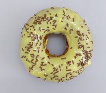 Пончик с банановой начинкой