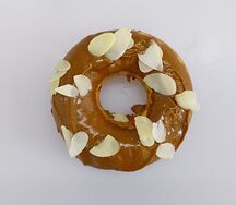 Пончик с вареной сгущенкой