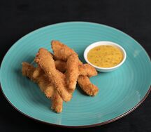 Курица в сухарях с медово-горчичным соусом