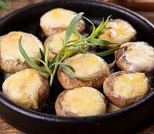 Шампиньоны на кеци с сыром