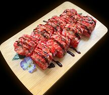 Запеченный ролл с угрем и тигровыми креветками