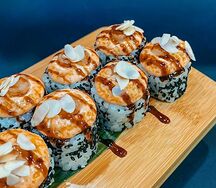 Запеченный ролл с окунем и креветкой