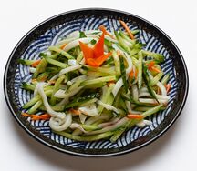 Кальмар с огурцом