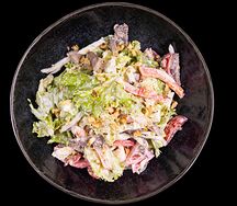 Салат с говядиной и пекинской капустой