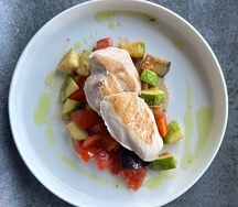 Куриное филе с рататуем и соусом бешамель