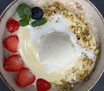 Овсяная каша с кремом англез и мороженым