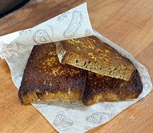 Черные чесночные гренки 