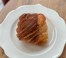 Круассан с вареной сгущенкой