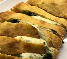 Лепешка с сыром и шпинатом