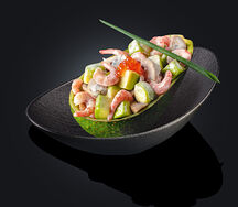 Салат с креветками в авокадо