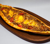 Пиде с рубленой говядиной и сыром  