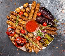 Сет из люля-кебабов с овощами