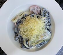 Черные спагетти с морепродуктами