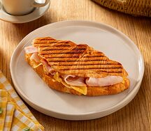 Гриль-круассан с ветчиной и сыром