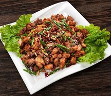 Острая курица, обжаренная с чесноком