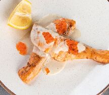 Семга с икорным соусом